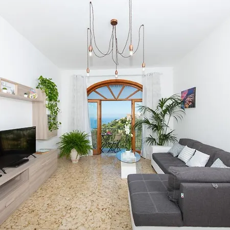 Genny And Emily * Positano