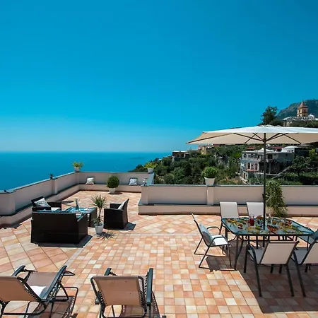 Genny And Emily Сasa de vacaciones